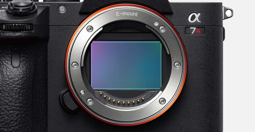 Cámara full-frame de 35 mm α7R III con enfoque automático | ILCE